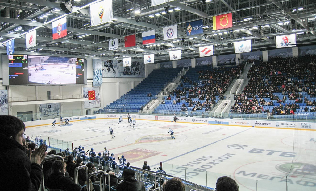 osveshchenie-ledovoj-areny-balashiha-003-1322x800.jpg